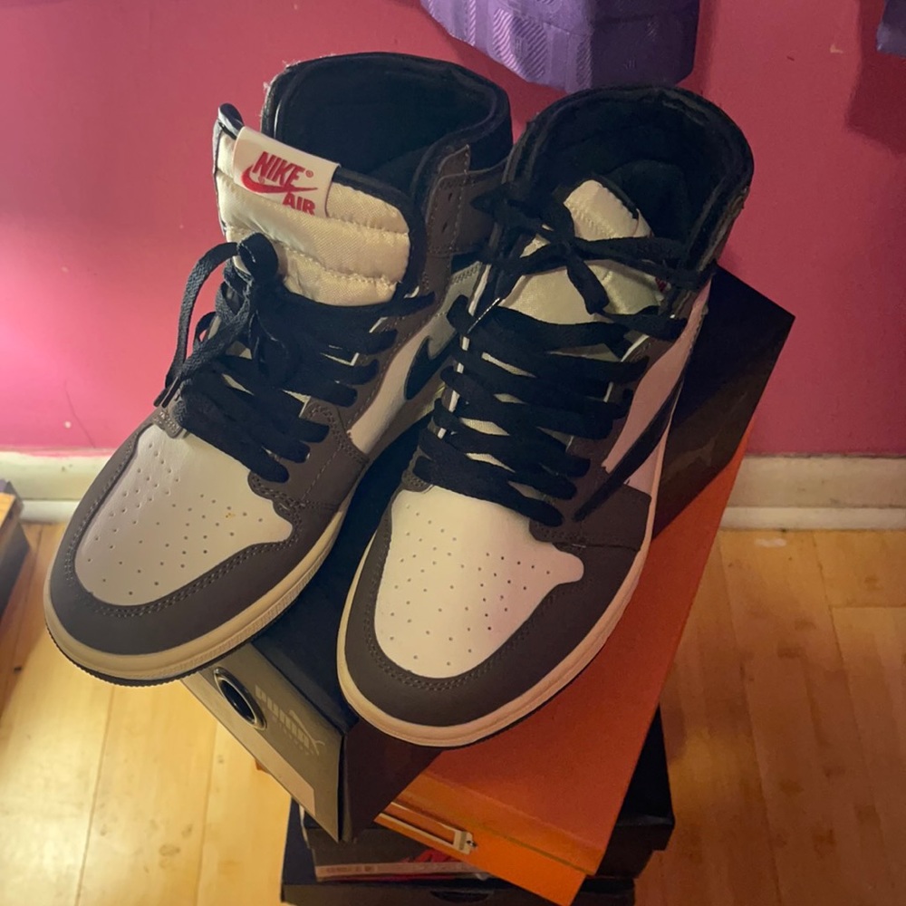 COPY - COPY - Olive green and white Air jordan 1s, size 7 women’s